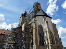 Einrüstung von St. Crescentius an der Südseite (Foto: Karl-Franz Thiede)